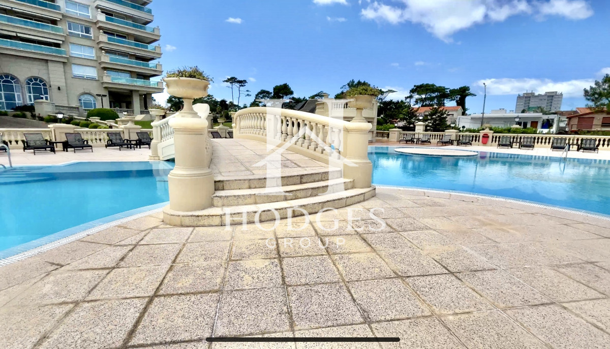 Apartamento ID.10 - En venta y alquiler, 4 dormitorios - playa mansa primera linea