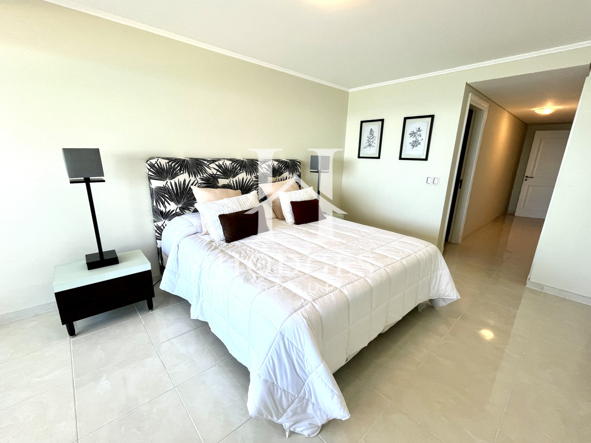 Apartamento ID.10 - En venta y alquiler, 4 dormitorios - playa mansa primera linea