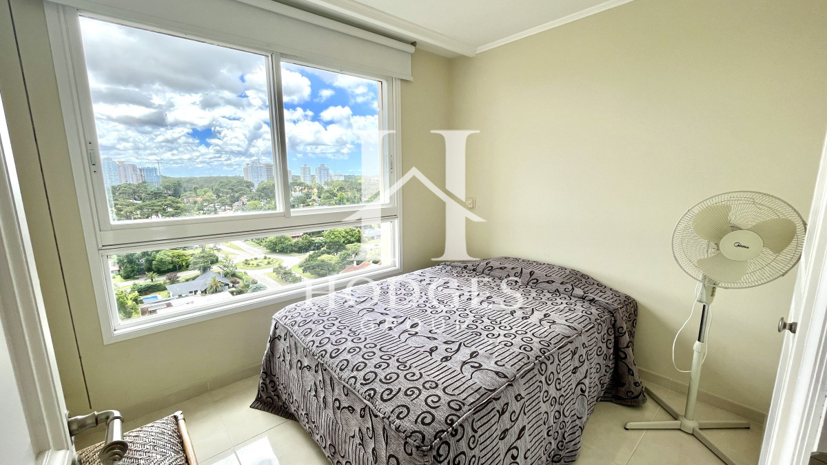 Apartamento ID.10 - En venta y alquiler, 4 dormitorios - playa mansa primera linea