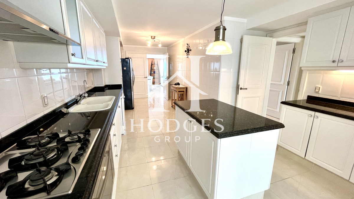 Apartamento ID.10 - En venta y alquiler, 4 dormitorios - playa mansa primera linea