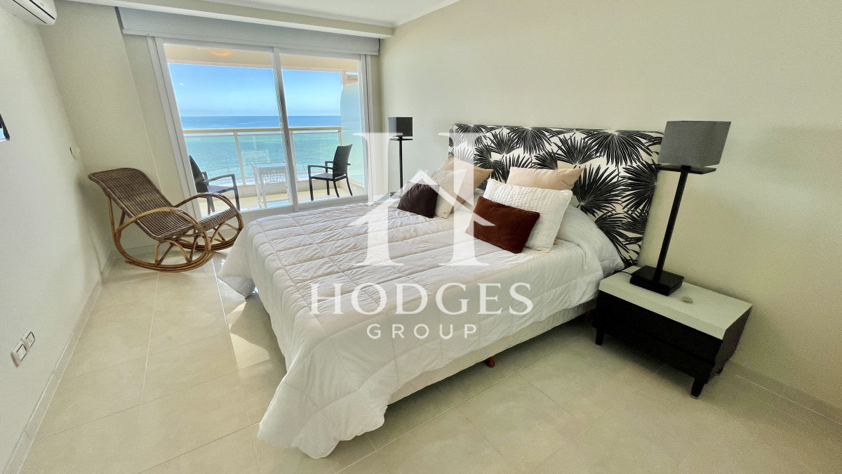 Apartamento ID.10 - En venta y alquiler, 4 dormitorios - playa mansa primera linea