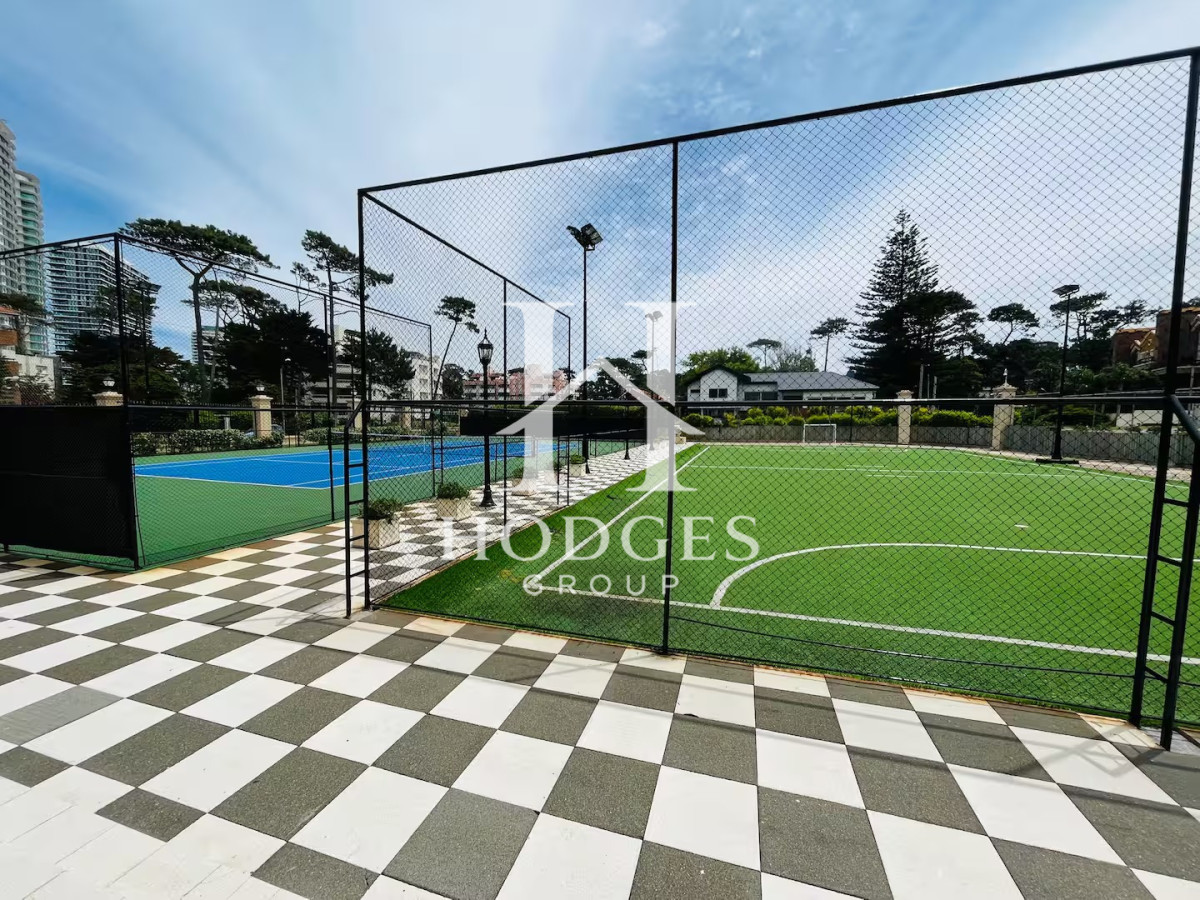 Apartamento ID.10 - En venta y alquiler, 4 dormitorios - playa mansa primera linea