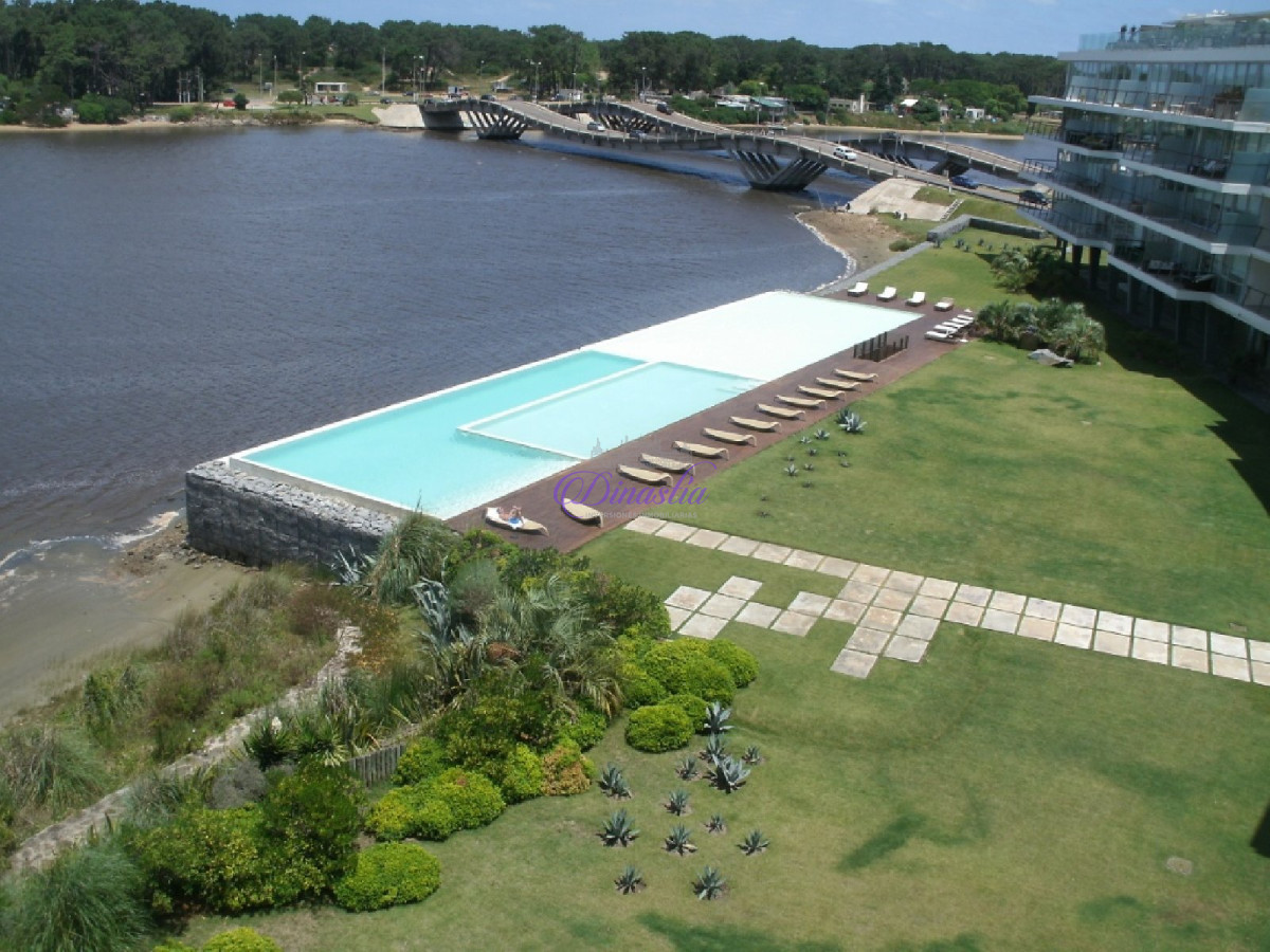 Apartamento ID.230 - Venta Penthouse 3 dormitorios y dependencia en La Barra, Maldonado.