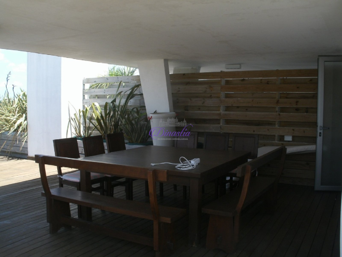 Apartamento ID.230 - Venta Penthouse 3 dormitorios y dependencia en La Barra, Maldonado.