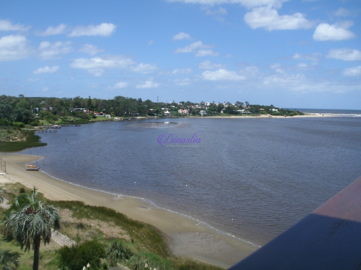 Apartamento ID.230 - Venta Penthouse 3 dormitorios y dependencia en La Barra, Maldonado.