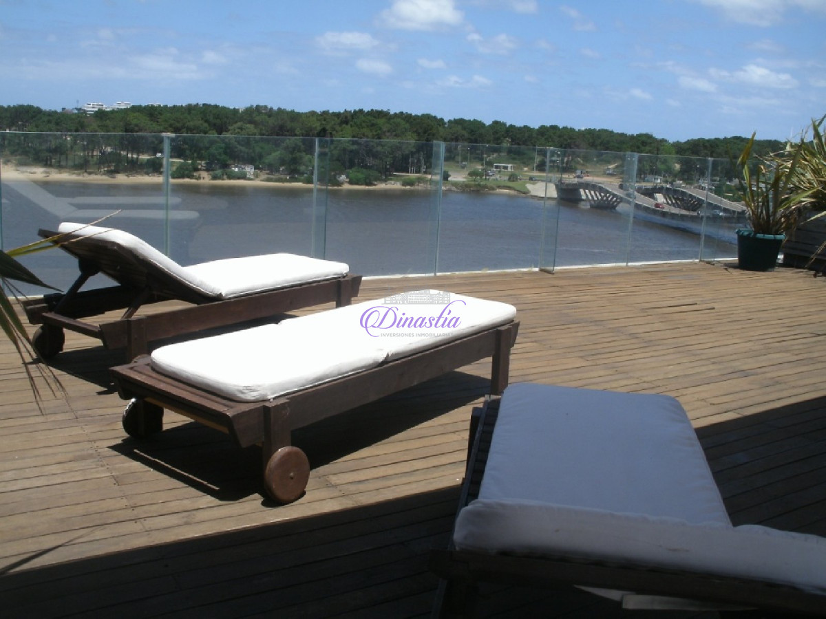 Apartamento ID.230 - Venta Penthouse 3 dormitorios y dependencia en La Barra, Maldonado.