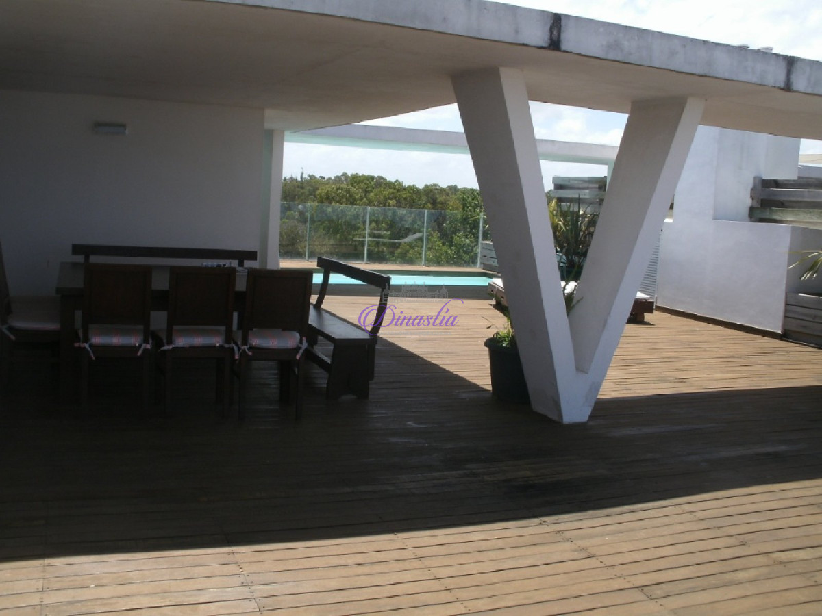 Apartamento ID.230 - Venta Penthouse 3 dormitorios y dependencia en La Barra, Maldonado.