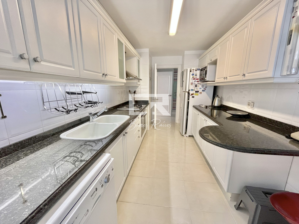 Apartamento ID.812 - APARTAMENTO VENTA ALQUILER PUNTA DEL ESTE MANSA PRIMERA LINEA