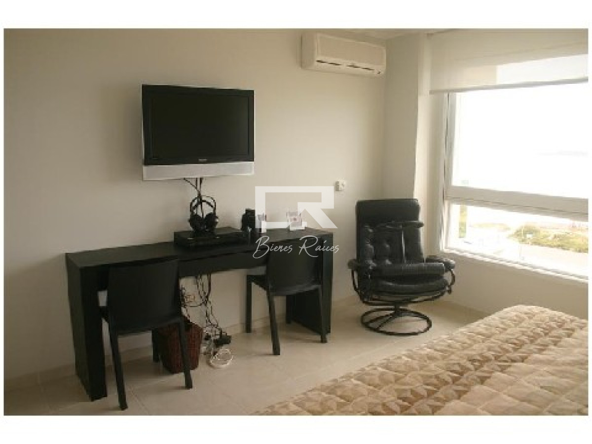 Apartamento ID.812 - APARTAMENTO VENTA ALQUILER PUNTA DEL ESTE MANSA PRIMERA LINEA