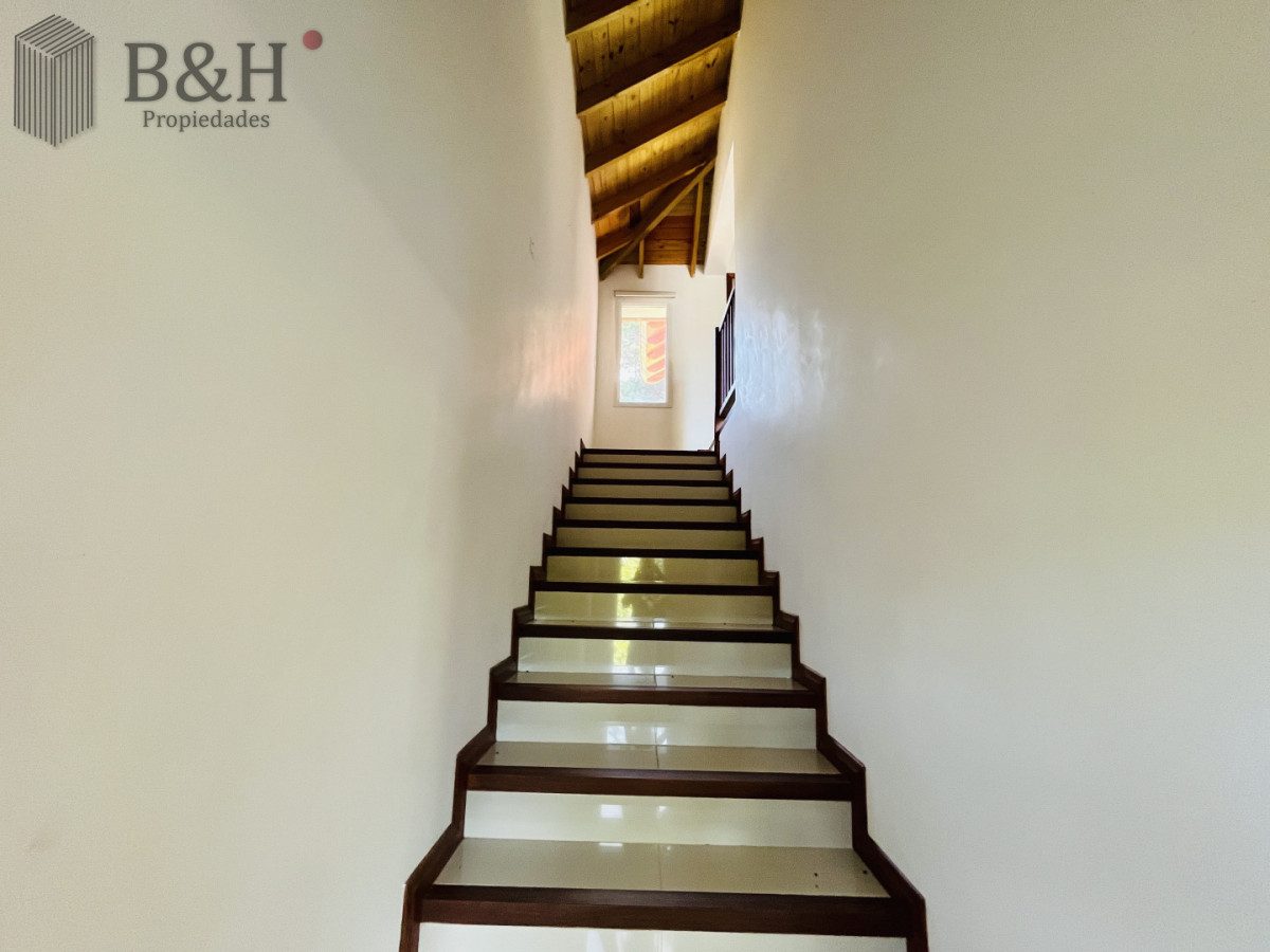 Casa ID.7394 - ALQUILER ANUAL USD 1.800 zona colegios