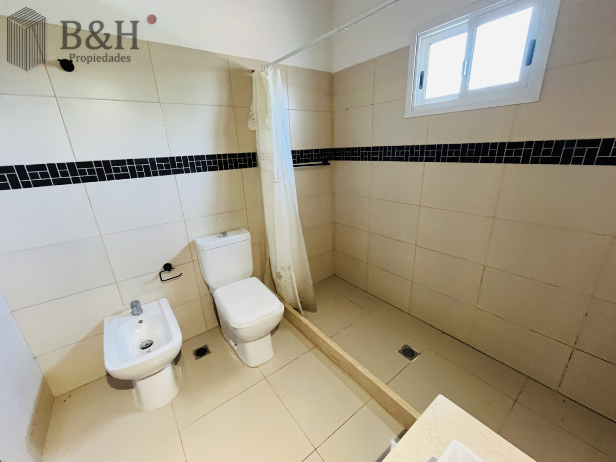 Casa ID.7394 - ALQUILER ANUAL USD 1.800 zona colegios
