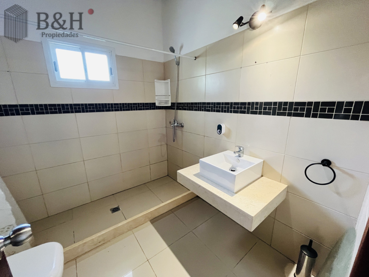 Casa ID.7394 - ALQUILER ANUAL USD 1.800 zona colegios