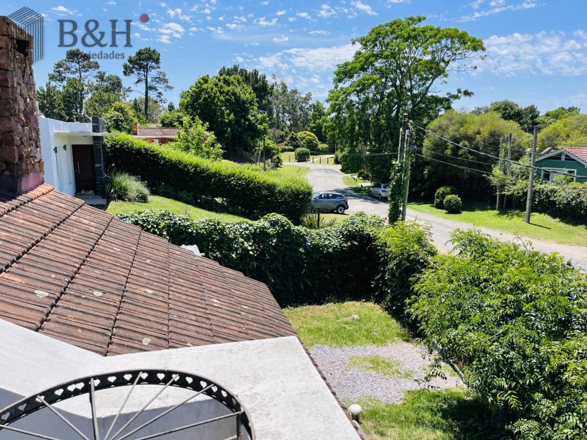 Casa ID.7394 - ALQUILER ANUAL USD 1.800 zona colegios