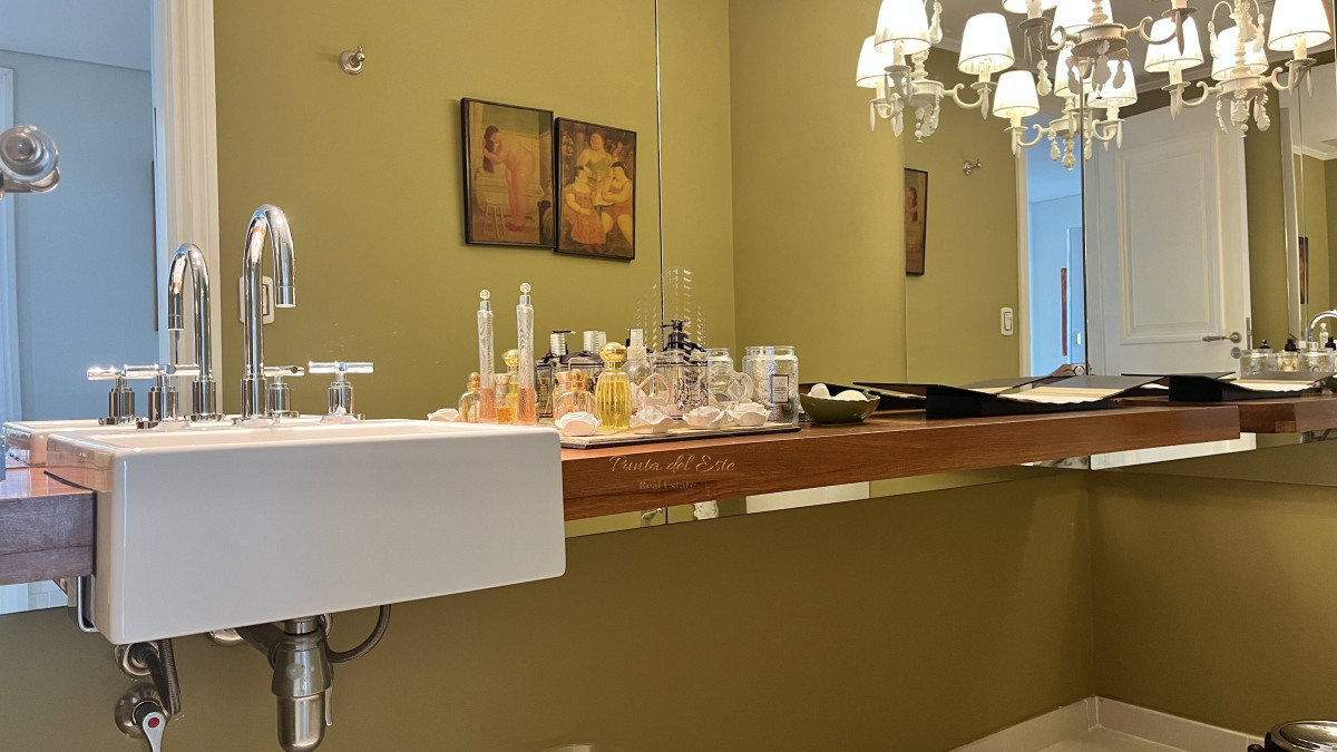 Apartamento ID.977 - VENTA ALQUILER APARTAMENTO PRIMERA LINEA MANSA PUNTA DEL ESTE