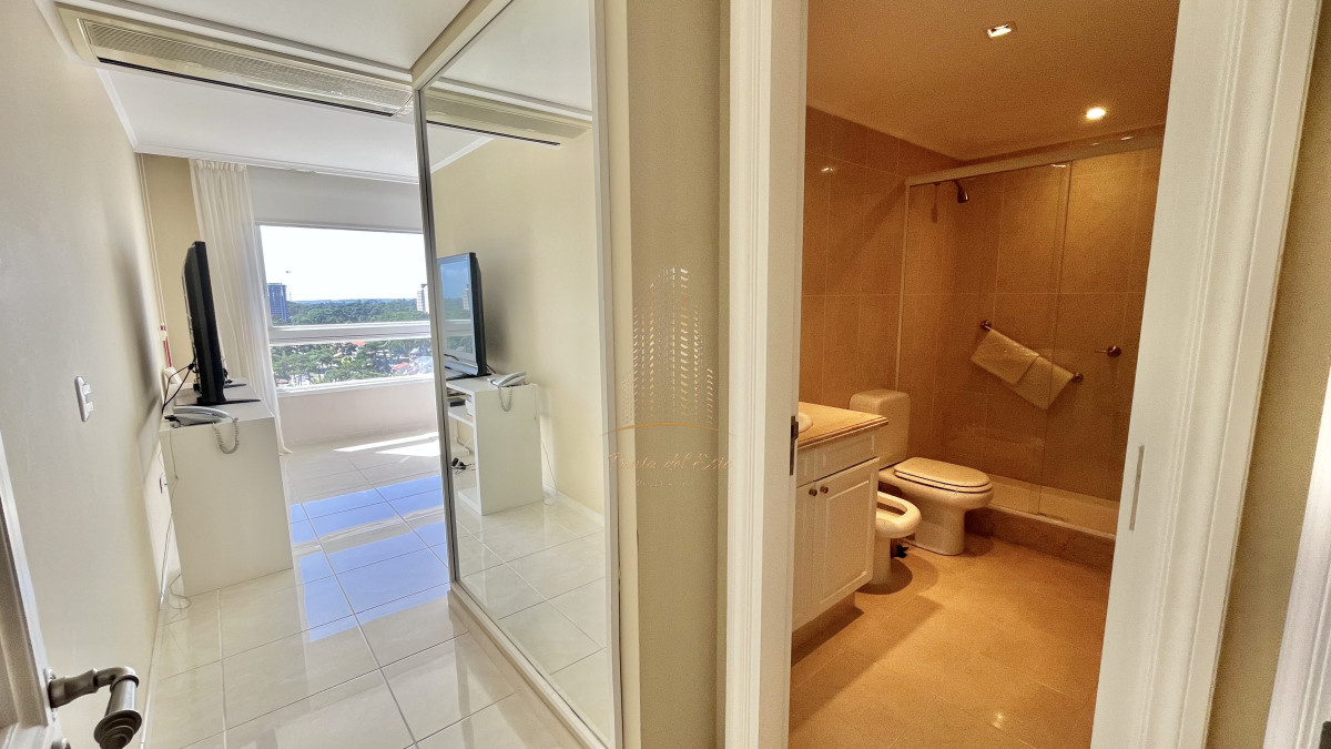 Apartamento ID.977 - VENTA ALQUILER APARTAMENTO PRIMERA LINEA MANSA PUNTA DEL ESTE