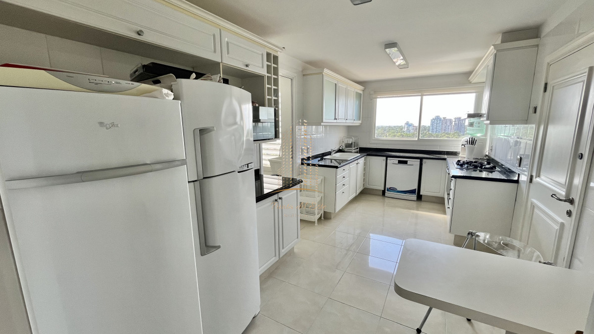 Apartamento ID.977 - VENTA ALQUILER APARTAMENTO PRIMERA LINEA MANSA PUNTA DEL ESTE