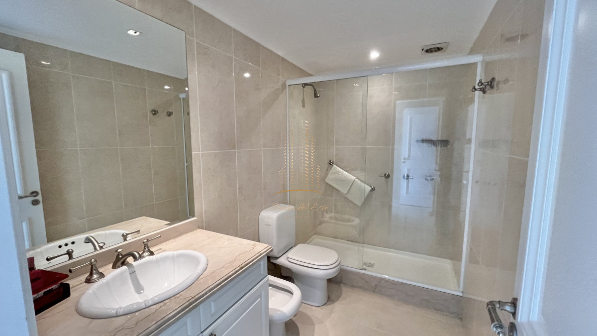 Apartamento ID.977 - VENTA ALQUILER APARTAMENTO PRIMERA LINEA MANSA PUNTA DEL ESTE