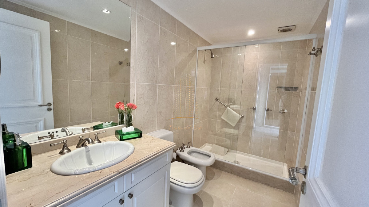 Apartamento ID.977 - VENTA ALQUILER APARTAMENTO PRIMERA LINEA MANSA PUNTA DEL ESTE