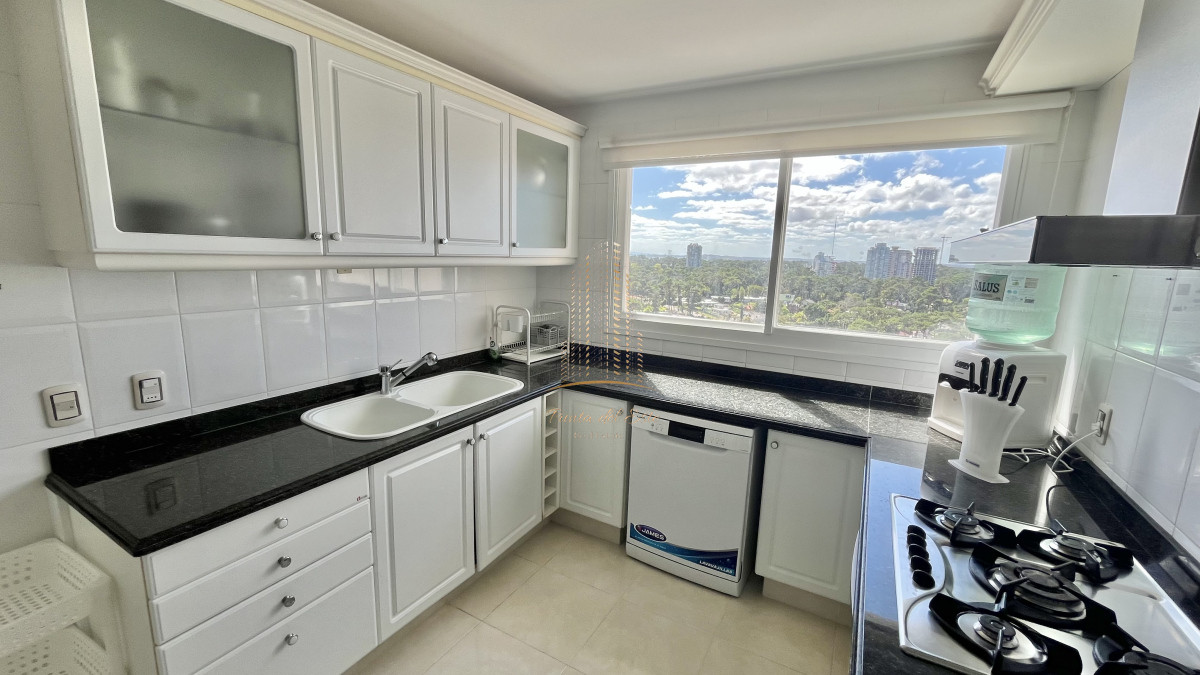 Apartamento ID.977 - VENTA ALQUILER APARTAMENTO PRIMERA LINEA MANSA PUNTA DEL ESTE