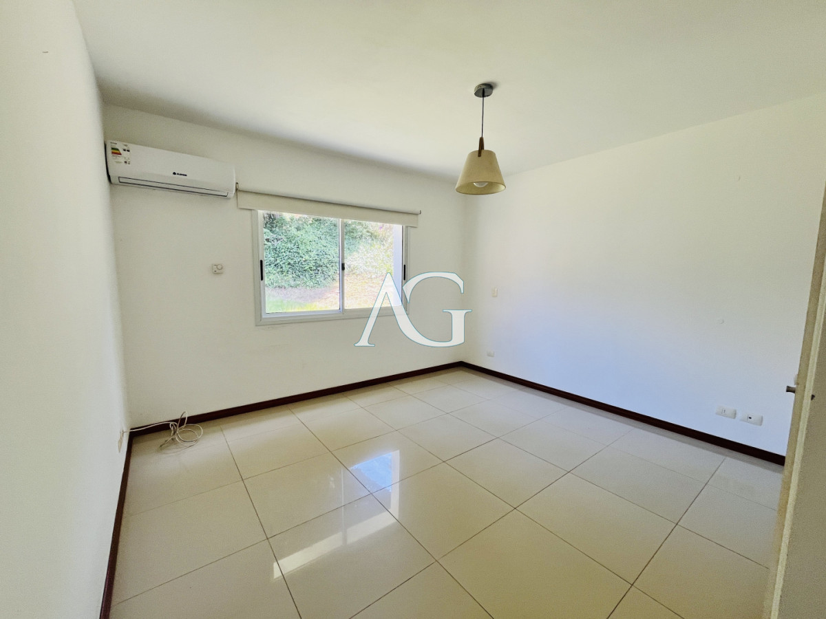 Casa ID.493 - ALQUILER ANUAL USD 1.800 Jardines de Córdoba