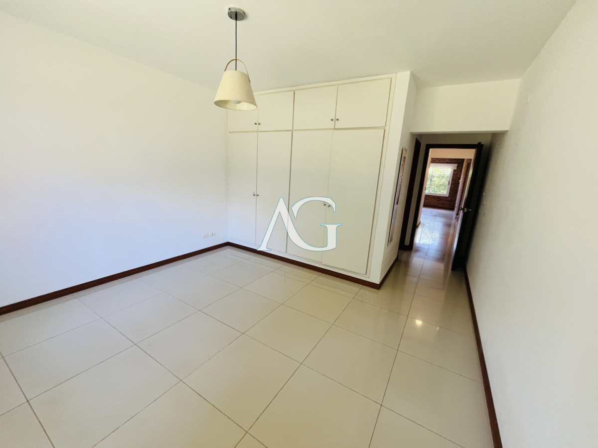 Casa ID.493 - ALQUILER ANUAL USD 1.800 Jardines de Córdoba