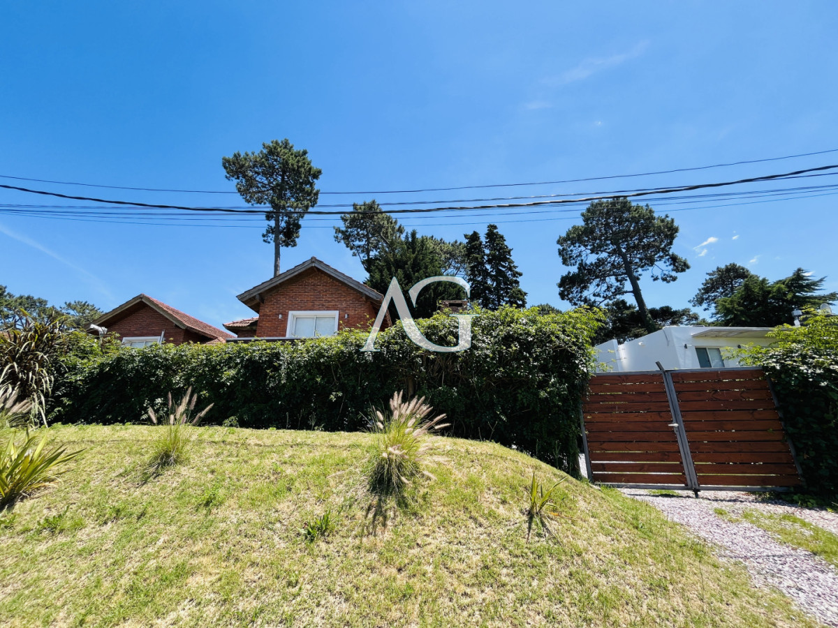 Casa ID.493 - ALQUILER ANUAL USD 1.800 Jardines de Córdoba