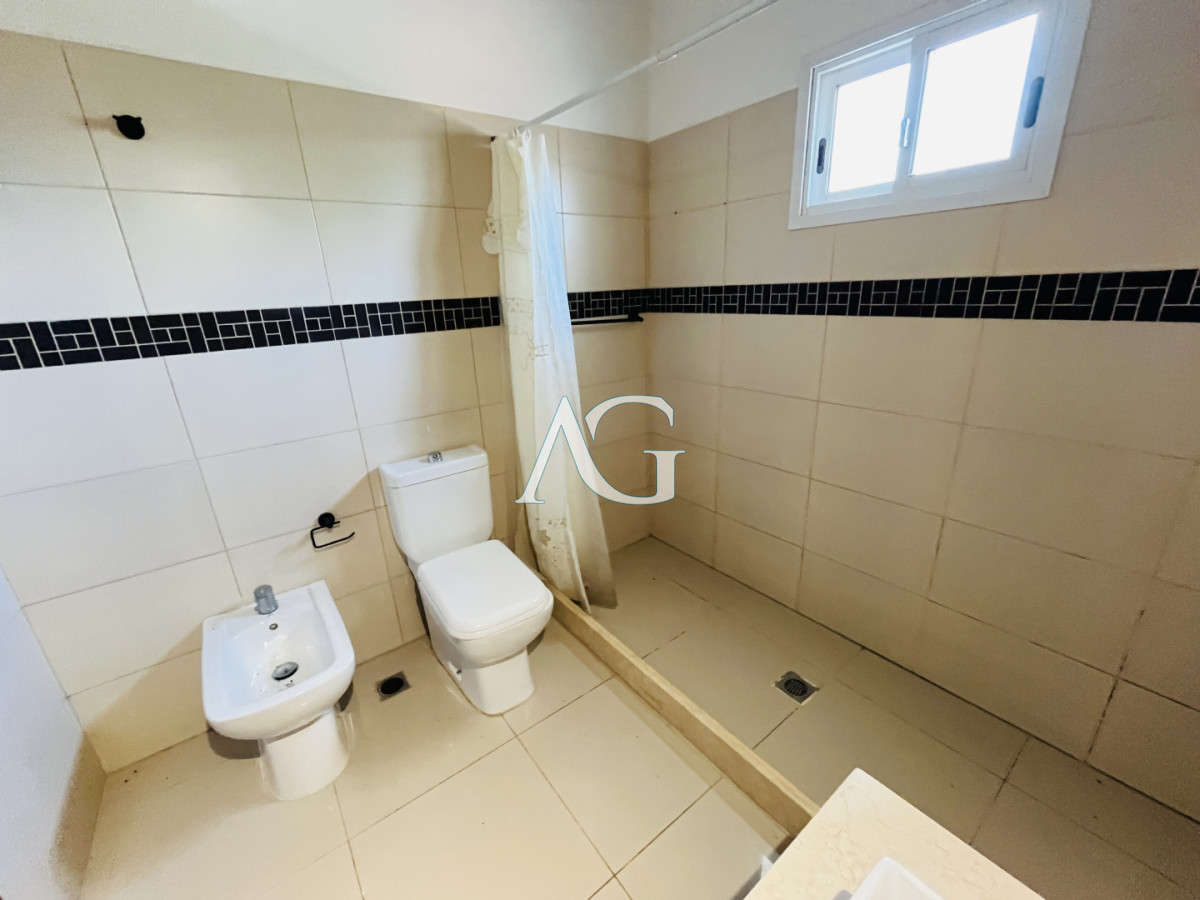 Casa ID.493 - ALQUILER ANUAL USD 1.800 Jardines de Córdoba