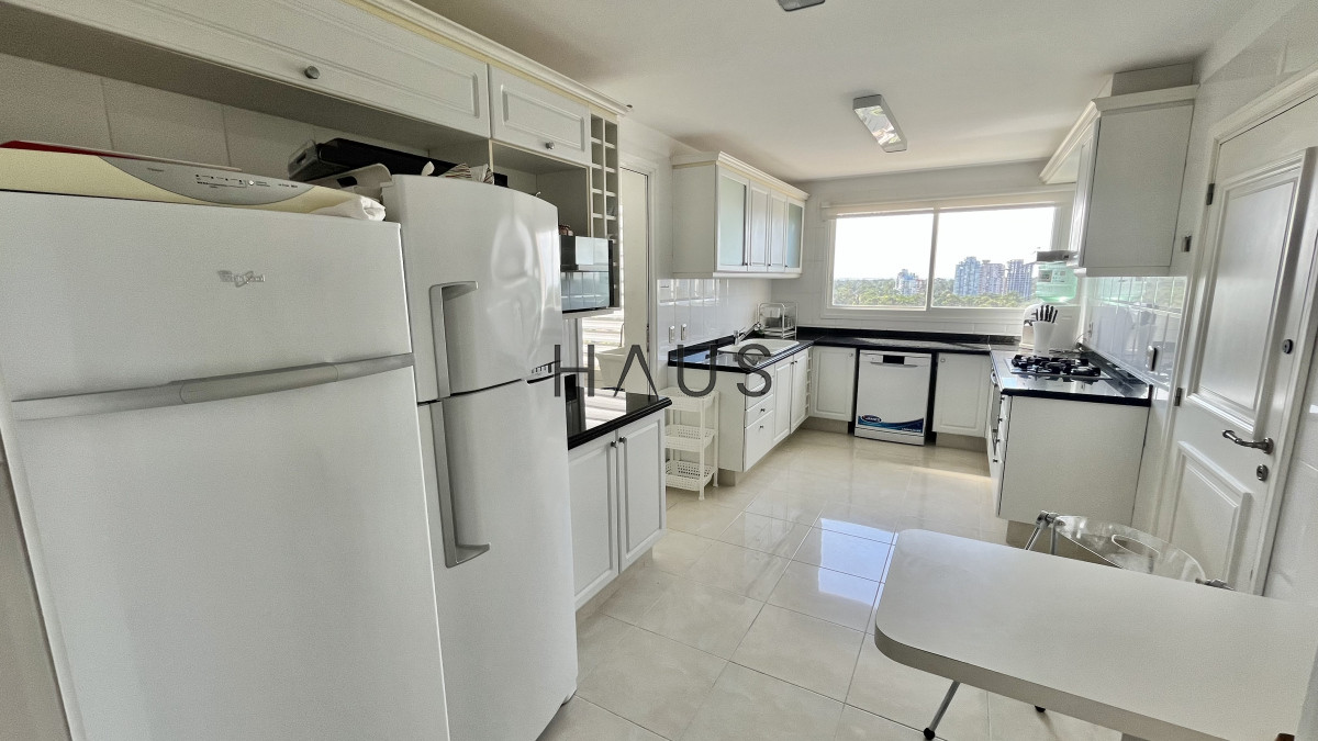 Apartamento ID.369 - VENTA ALQUILER APARTAMENTO PRIMERA LINEA MANSA PUNTA DEL ESTE