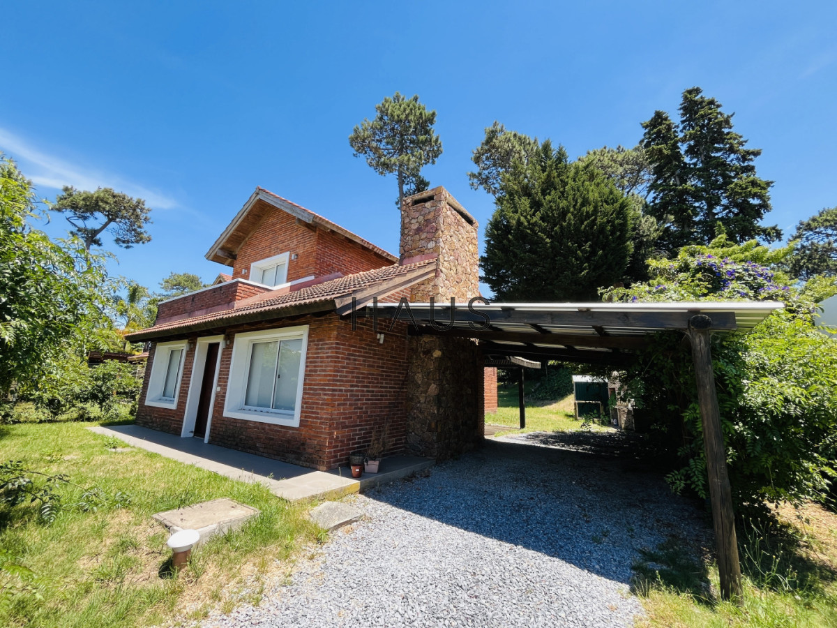 Casa ID.683 - ALQUILER ANUAL USD 1.800 Jardines de Córdoba