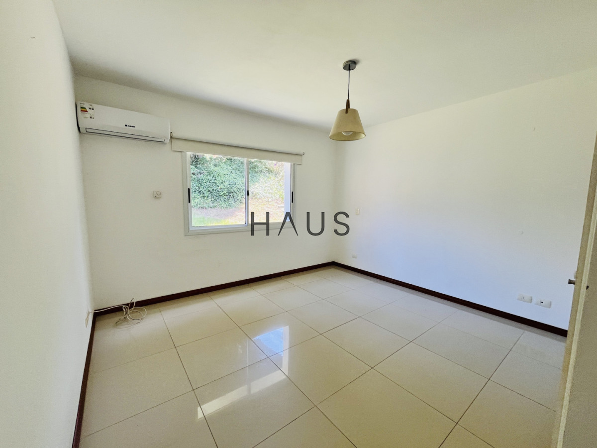 Casa ID.683 - ALQUILER ANUAL USD 1.800 Jardines de Córdoba