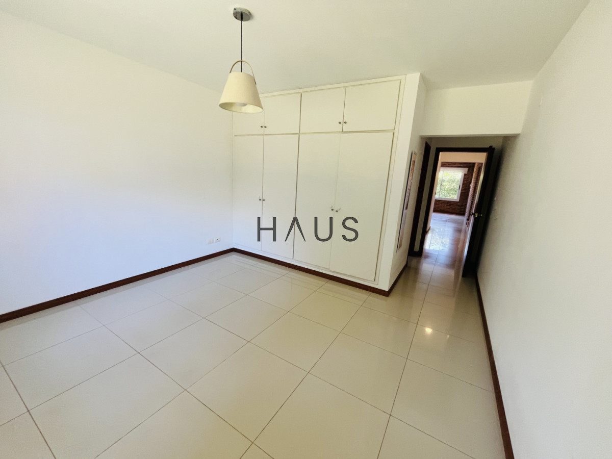 Casa ID.683 - ALQUILER ANUAL USD 1.800 Jardines de Córdoba