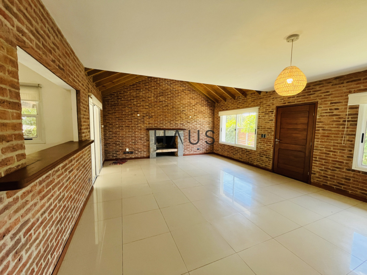 Casa ID.683 - ALQUILER ANUAL USD 1.800 Jardines de Córdoba