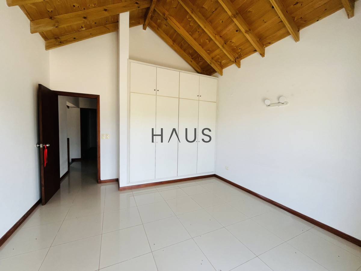 Casa ID.683 - ALQUILER ANUAL USD 1.800 Jardines de Córdoba