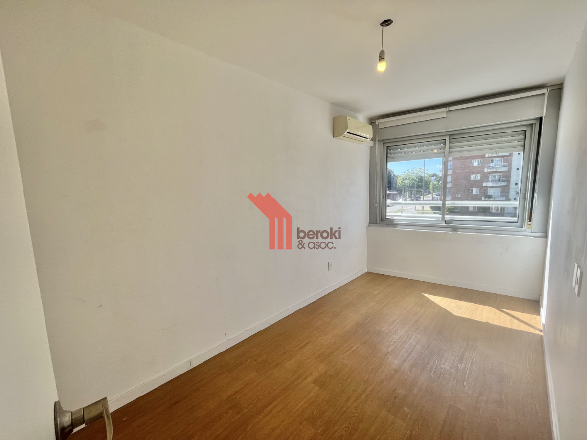 Apartamento ID.166 - Venta apartamento 3 dormitorios 2 baños y garage en Malvín 