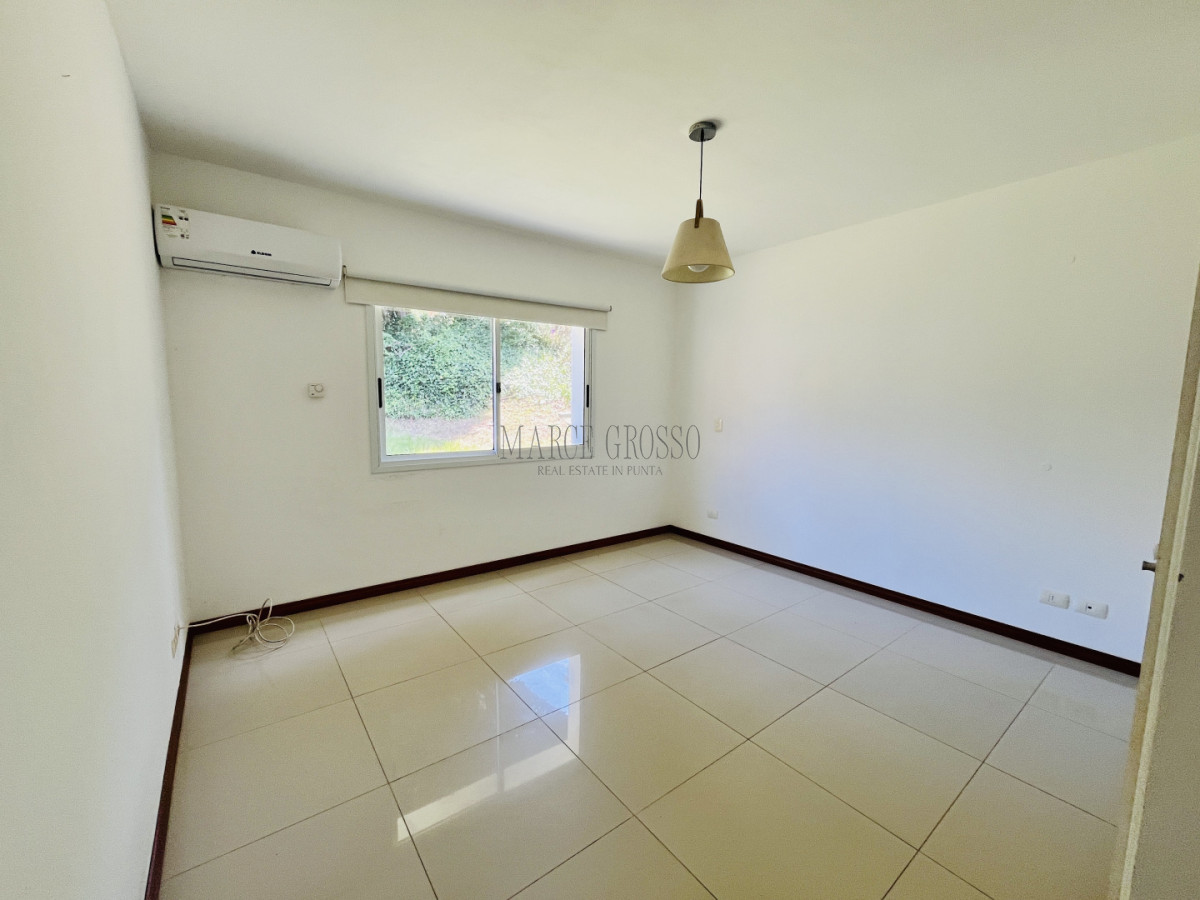 Casa ID.265 - ALQUILER ANUAL USD 1.800 zona colegios