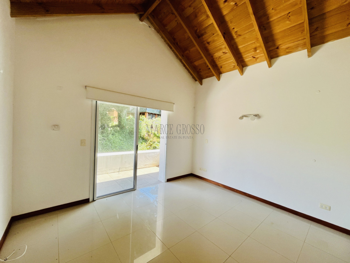 Casa ID.265 - ALQUILER ANUAL USD 1.800 zona colegios