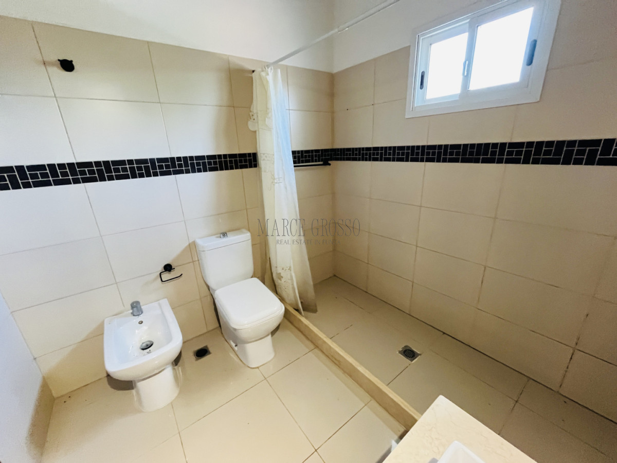 Casa ID.265 - ALQUILER ANUAL USD 1.800 zona colegios