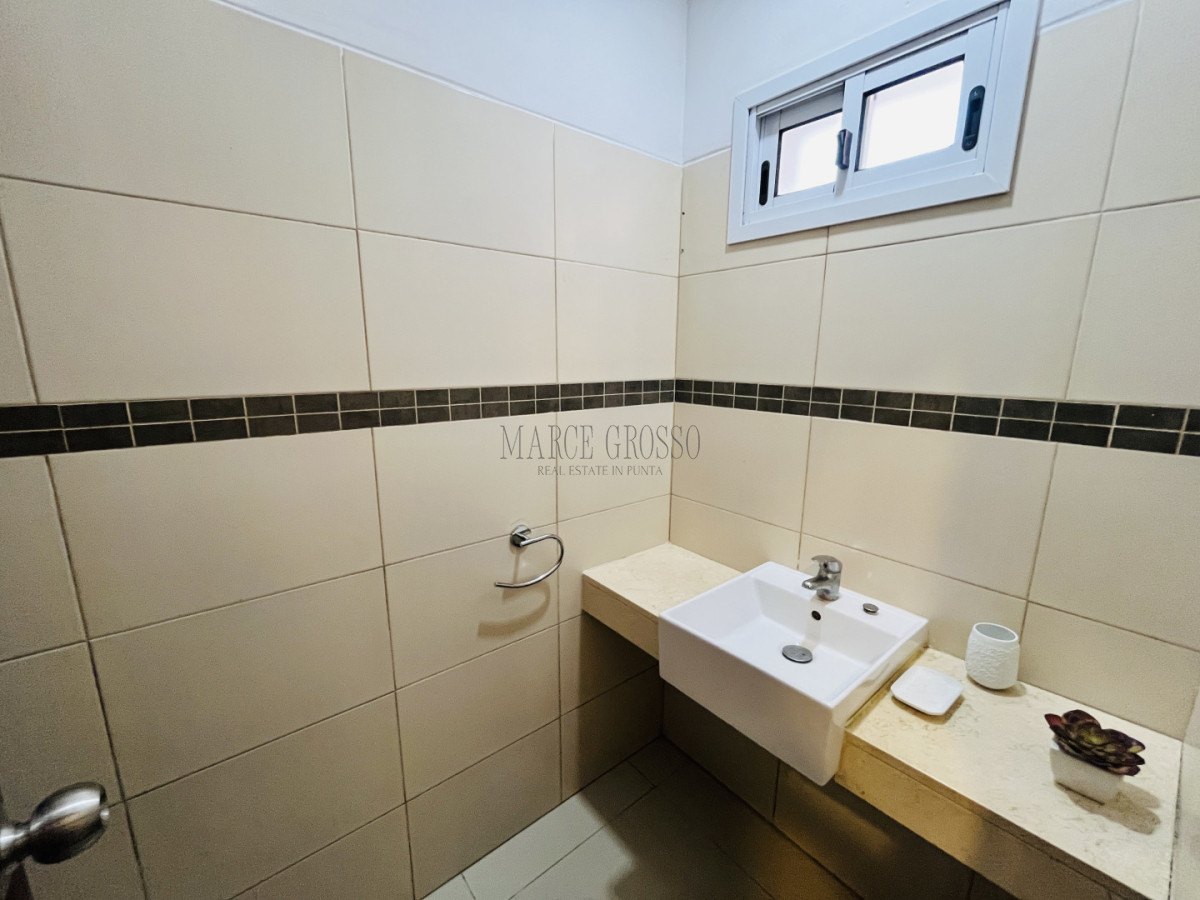 Casa ID.265 - ALQUILER ANUAL USD 1.800 zona colegios