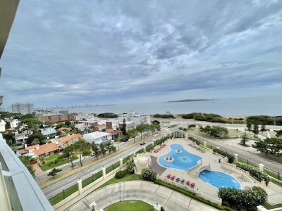 ALQUILER MANSA PRIMERA LINEA  DEPARTAMENTO 2 DORMITORIOS 2 BAÑOS GARAJE PISCINA MUCAMA