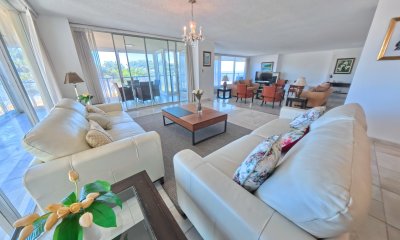 PUNTA DEL ESTE - APARTAMENTO PRIMERA LINEA MANSA