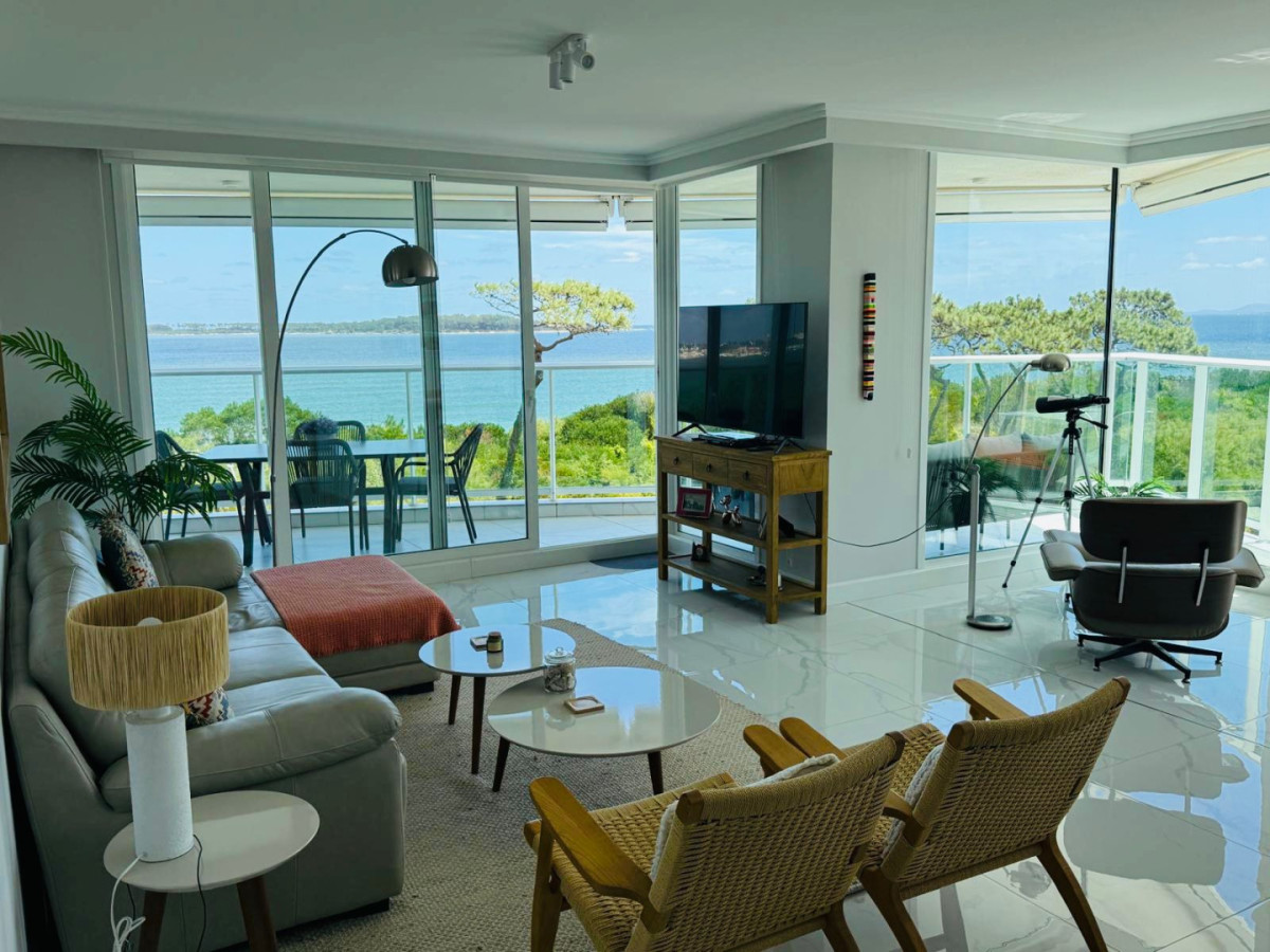 Venta de Apartamento de 3 Suites + dependencia en primera línea de la Mansa