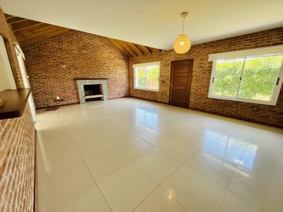 ALQUILER ANUAL USD 1.800 Jardines de Córdoba