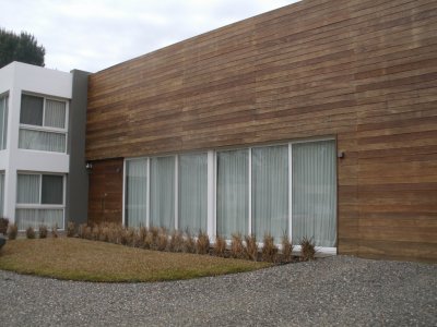 CASA EN BARRIO CERRADO ALQUILER ANUAL DISPONIBLE DESDE JUNIO 2026