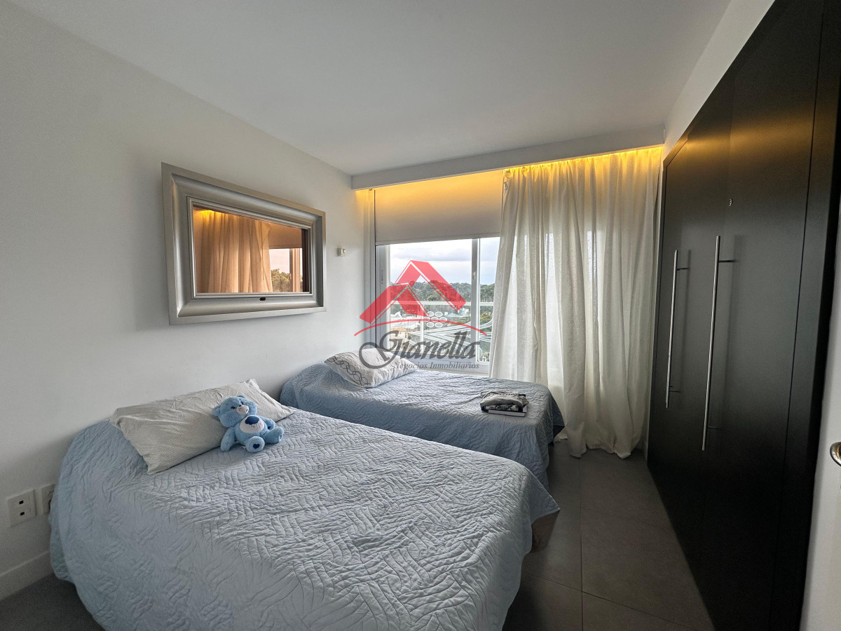 Apartamento ID.2233 - Vende apartamento de 2 dormitorios en Roosevelt Punta del Este.