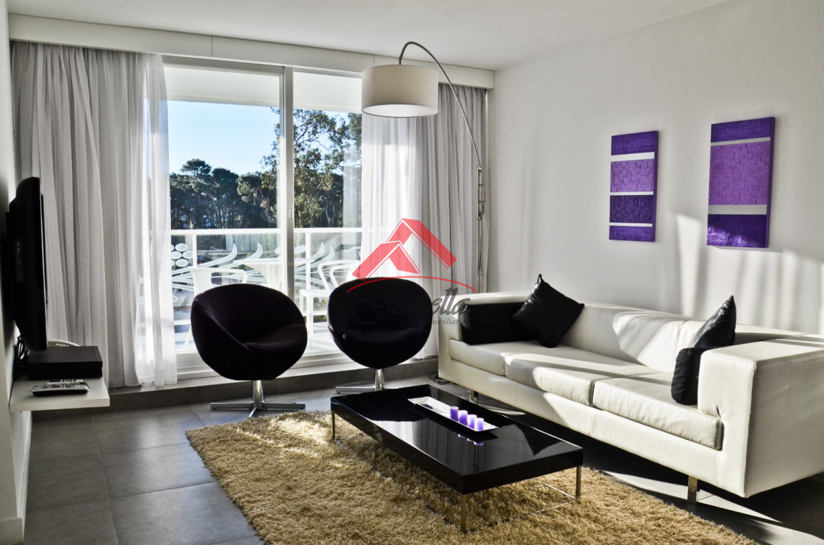 Apartamento ID.2234 - En venta apartamento iluminado de 1 dormitorio y medio en Roosevelt, Punta del Este.
