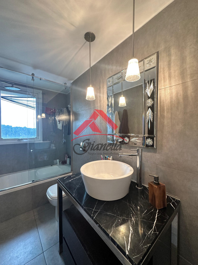 Apartamento ID.2233 - Vende apartamento de 2 dormitorios en Roosevelt Punta del Este.