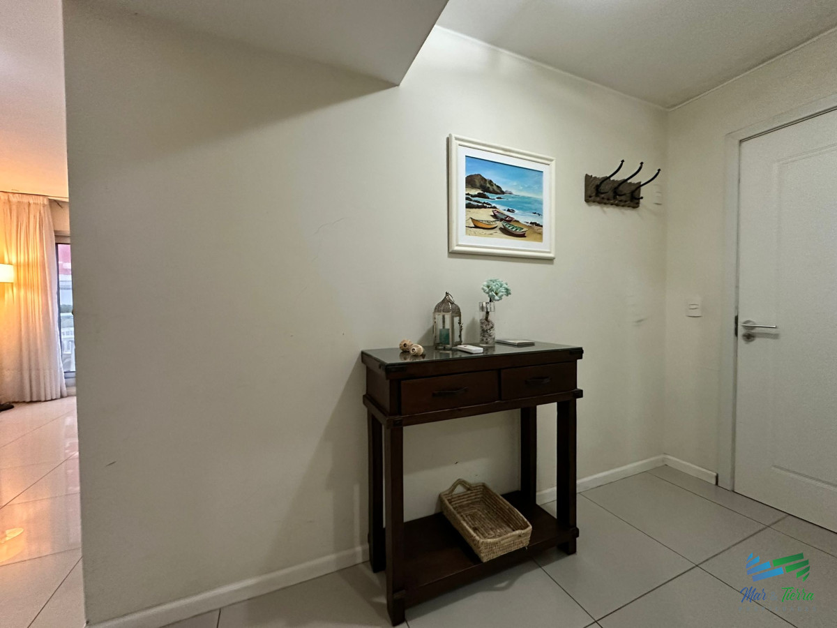 Apartamento ID.5528 - Apartamento en venta, 1 dormitorio en Península, Punta del Este
