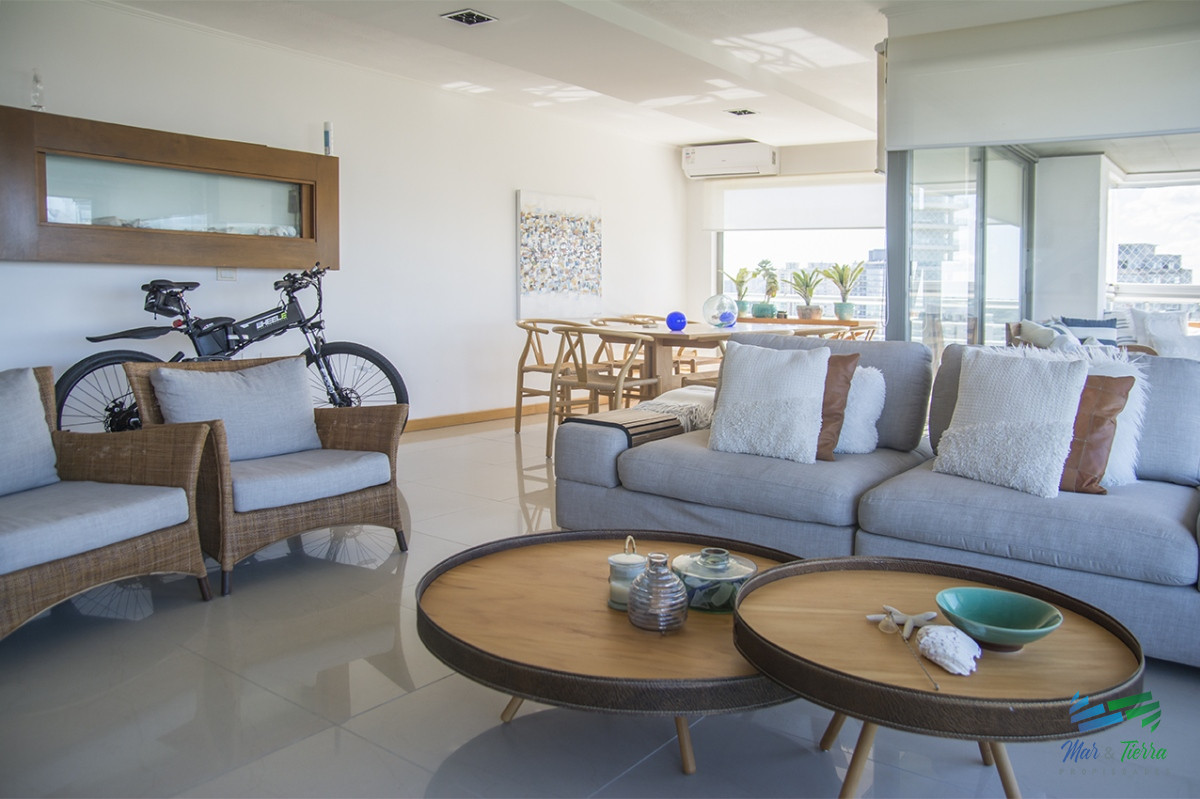Apartamento ID.5094 - En venta Apartamento de 4 Dormitorios Penthouse en Brava Punta del Este