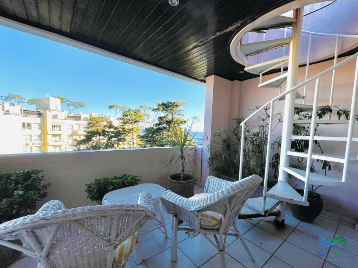 Apartamento ID.5382 - En venta apartamento 3 dormitorios penthouse con parrillero en Mansa - Punta del Este