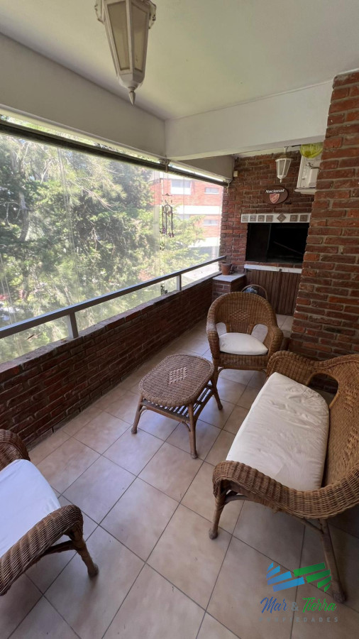 Apartamento ID.5383 - En venta apartamento 3 dormitorios con parrillero en Playa Mansa, Punta del Este